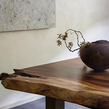 Hotel The Celestine Kyoto Gion Luaran gambar A table made from a slab of wood