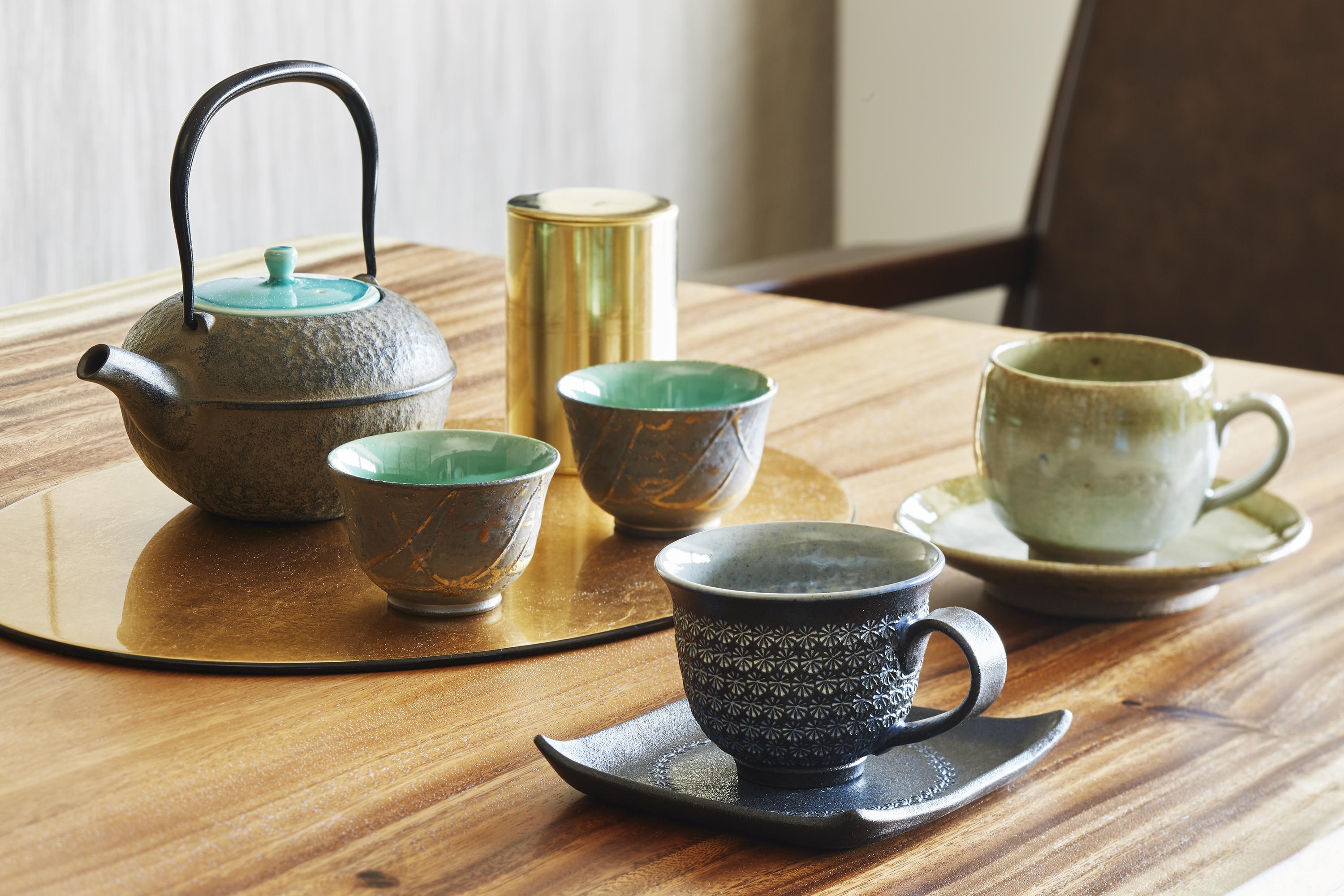 Hotel The Celestine Kyoto Gion Luaran gambar A selection of Japanese teaware