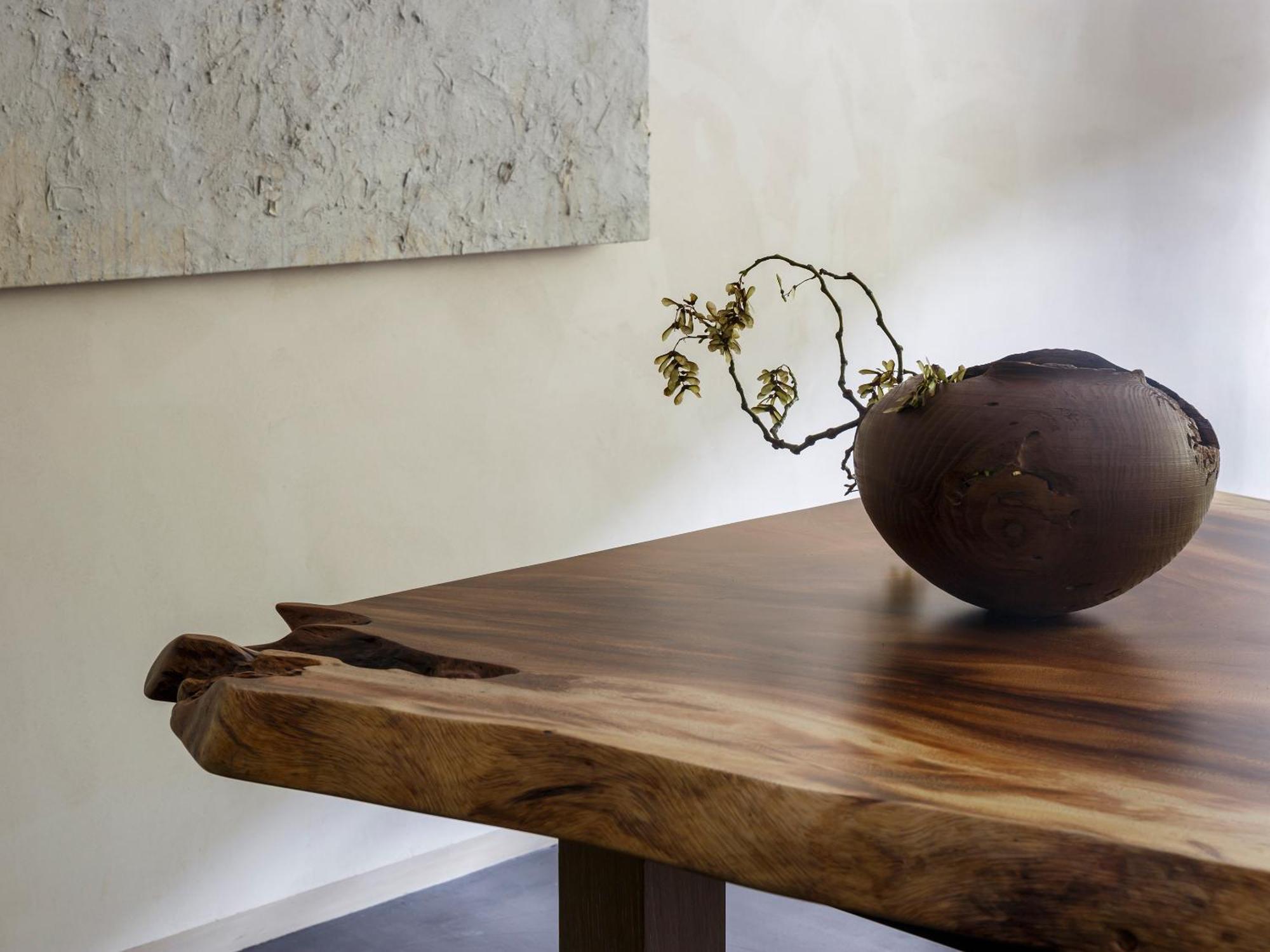 Hotel The Celestine Kyoto Gion Luaran gambar A table made from a slab of wood