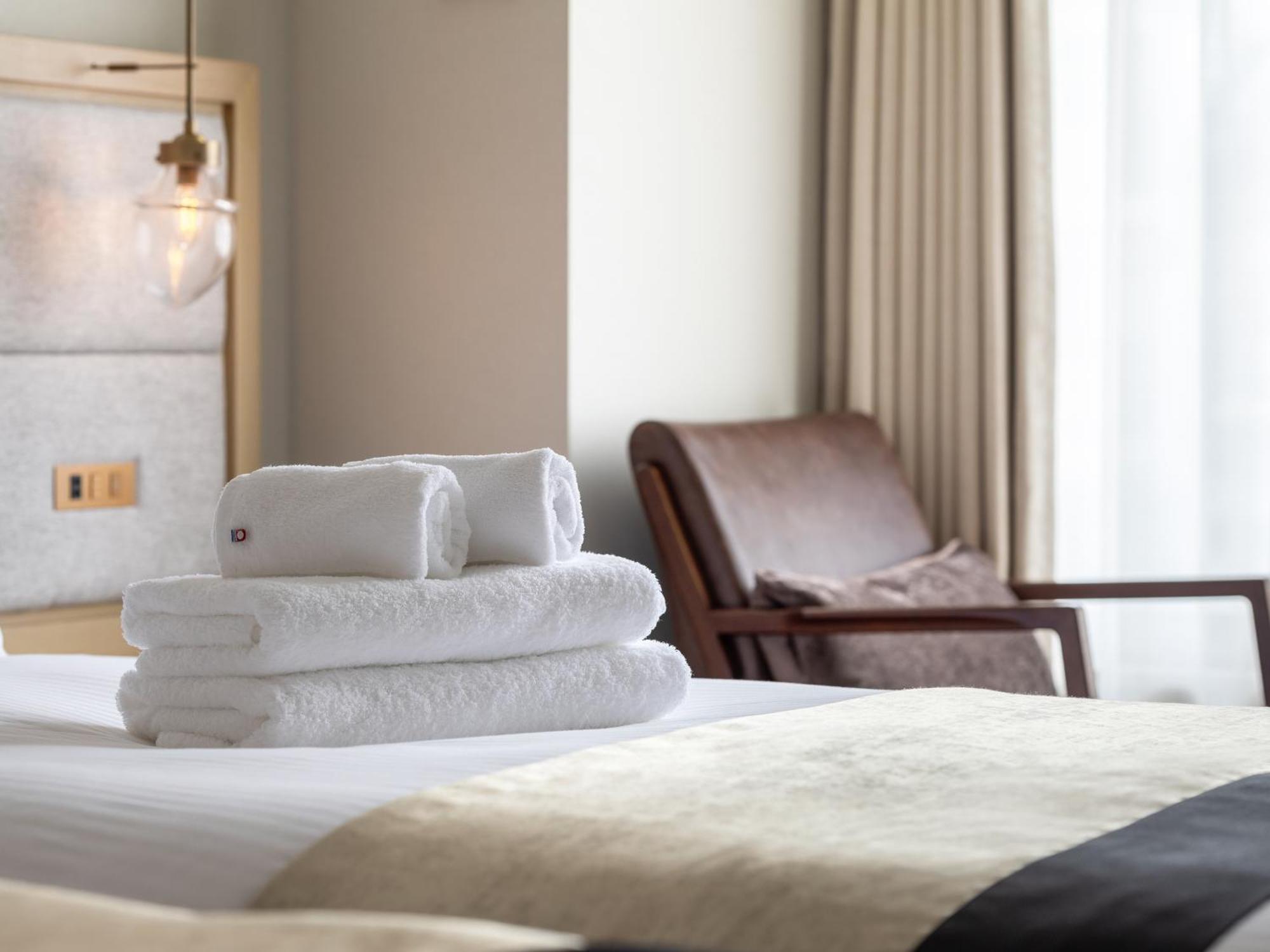 Hotel The Celestine Kyoto Gion Luaran gambar A stack of towels on a bed