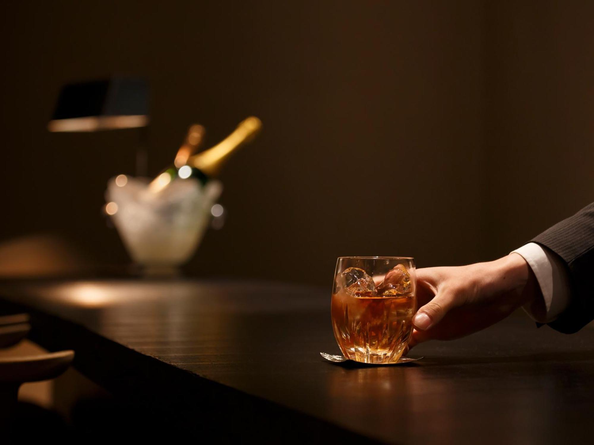 Hotel The Celestine Kyoto Gion Luaran gambar A bartender serving a drink